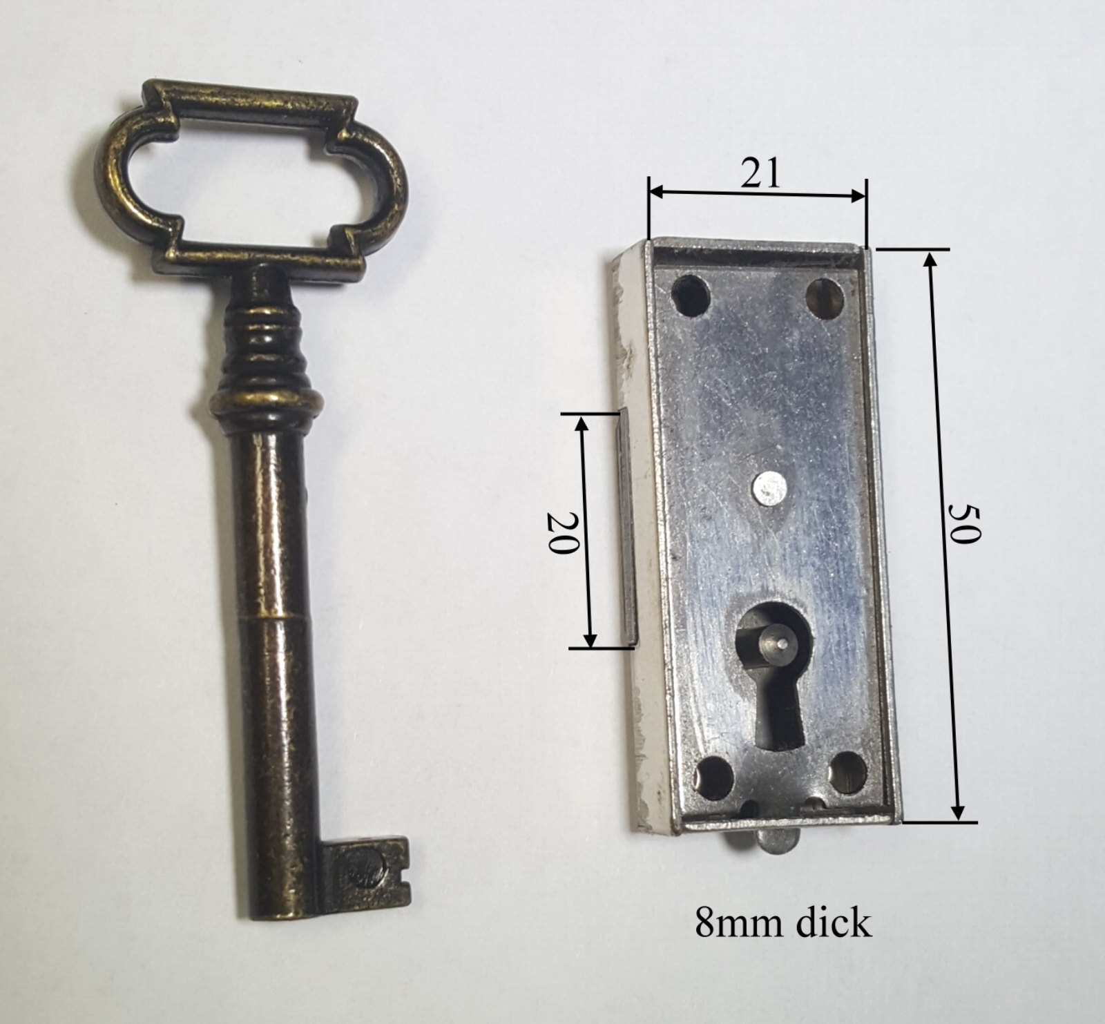 Vitrinen- Kastenschloß aus Eisen, 10mm Dornmaß rechts, Art. 5056